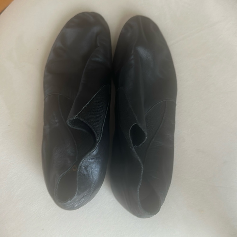 CAPEZIO leather jazz shoes in excellent condition.  Gold series CG05.  Black. 9